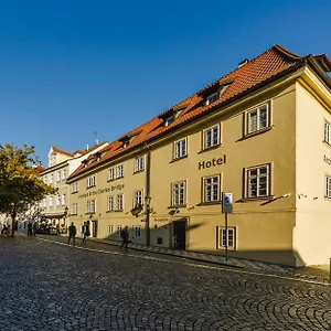 Hotel Archibald At The Charles Bridge Praga